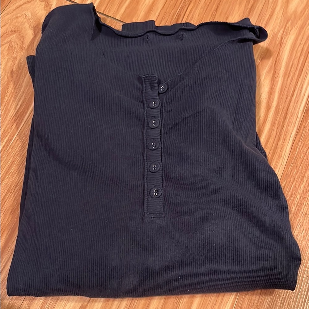 Yakira Bella Women's Black Sweater